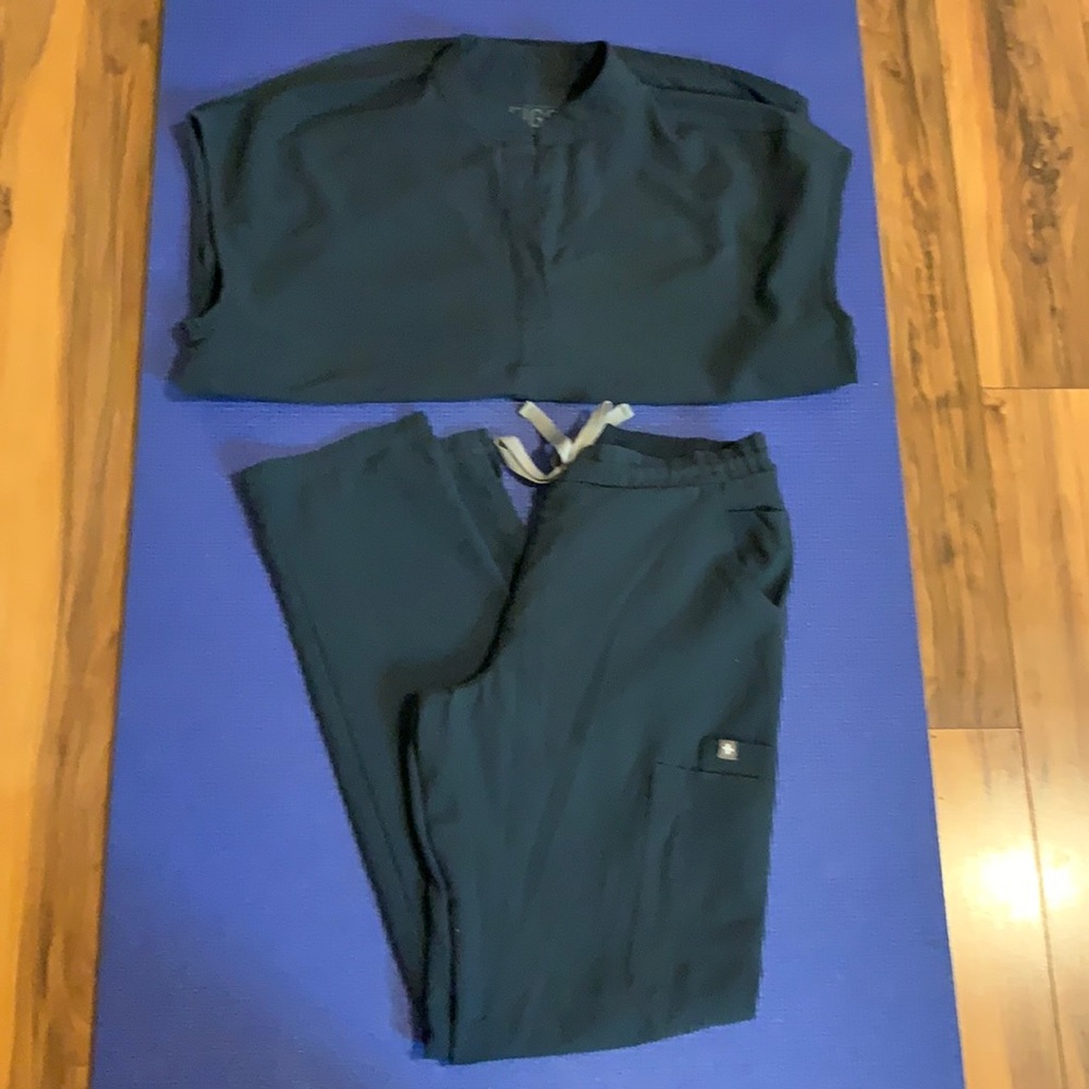 Figs scrub set: dark harbor